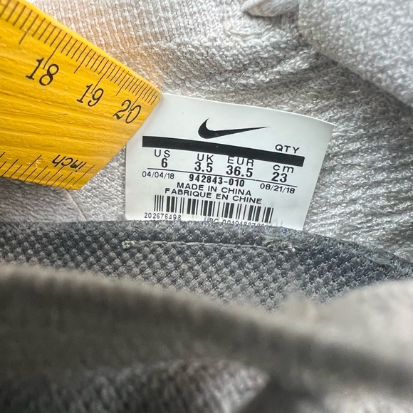 Nike Air VaporMax 2 Women's Size 6 Vast White Metallic Gold Shoes 942843-010 - Picture 5 of 9